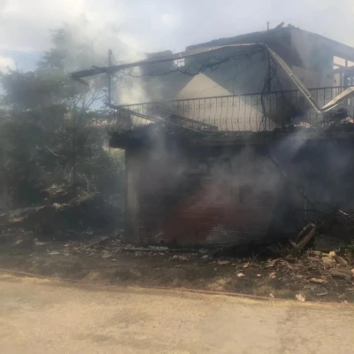 Uşak&rsquo;ta yangında 3 ev zarar g&ouml;rd&uuml;