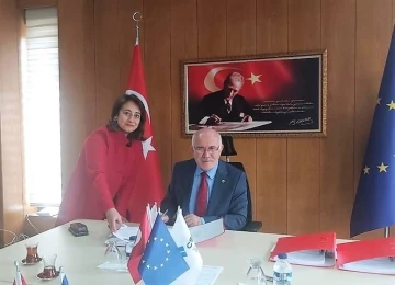 Uşak &Uuml;niversitesi &lsquo;Gen&ccedil;lik &Ccedil;alışıyor, Uşak Gelişiyor&rsquo; projesiyle gen&ccedil;lere mesleki eğitim verecek
