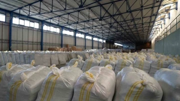 Uşaklı sanayicilerden afet b&ouml;lgesine bir bu&ccedil;uk milyon battaniye
