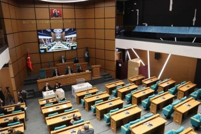 &Uuml;sk&uuml;dar Belediye Başkanvekilliği se&ccedil;imine CHP ve YENİ Parti grubu katılmadı