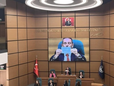 &Uuml;sk&uuml;dar Belediyesi Başkanvekili se&ccedil;iminde ilk tur tamamlandı