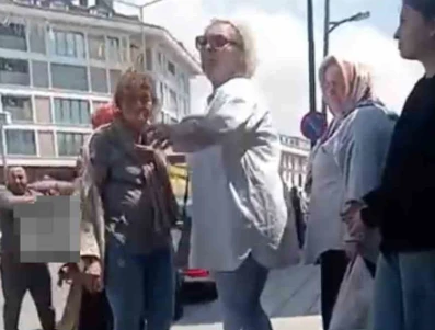 &Uuml;sk&uuml;dar&rsquo;da fast-food zinciri protestosunda gerginlik