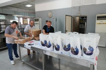 &Uuml;sk&uuml;dar&rsquo;da ihtiya&ccedil; sahiplerine konserve et dağıtımı
