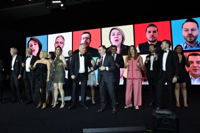 &Uuml;st D&uuml;zey Y&ouml;neticilerden Rap S&uuml;rprizi