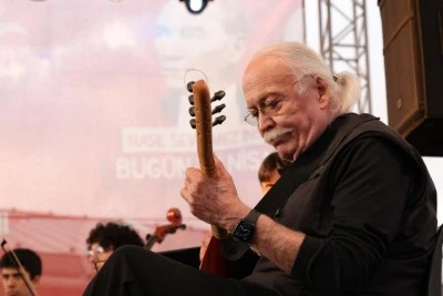 Cahit Berkay, en &ouml;zel eserleriyle Bursa'da sahne aldı