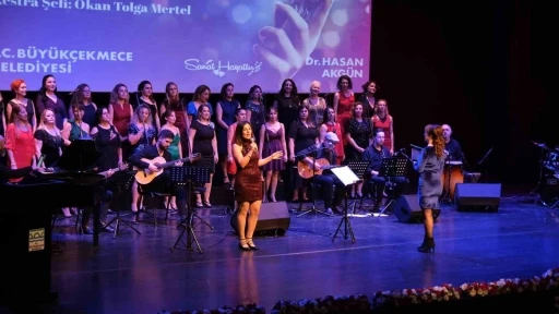 &lsquo;&rsquo;Ustalara Saygı Gecesi&rsquo;&rsquo; usta sanat&ccedil;ı İlhan Şeşen şarkılarıyla şenlendi
