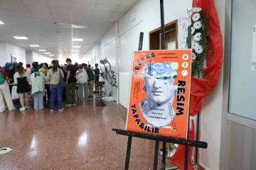 &Uuml;t&uuml; tekniği ile yapılan soyut resimler mest etti
