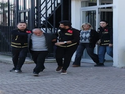 &Uuml;vey annesini &ouml;l&uuml;m&uuml;ne ilişkin yargılanan kadın ile erkek arkadaşı su&ccedil;lamaları reddetti
