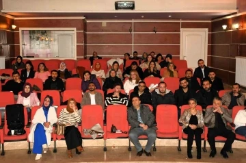 Uyanık k&uuml;t&uuml;phane personeline hizmet i&ccedil;i eğitim
