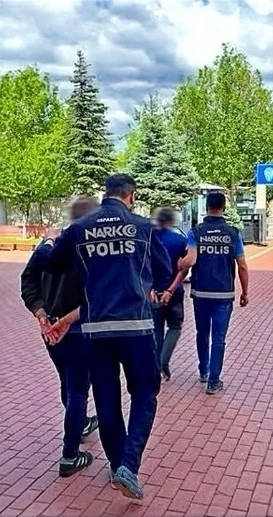 Uyuşturucu operasyonunda g&ouml;zaltına alınan 2 kişi tutuklandı