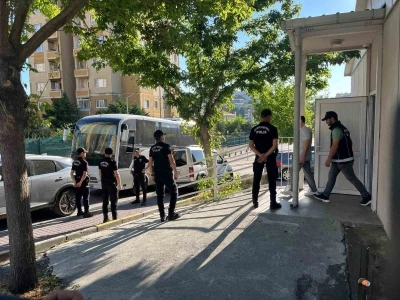 Uyuşturucu operasyonunda g&ouml;zaltına alınan &uuml;nl&uuml;ler adliyeye sevk edildi