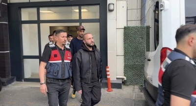 Uyuşturucu soruşturmasında g&ouml;zaltına alınan &uuml;nl&uuml;ler sağlık kontrol&uuml;nden ge&ccedil;irildi