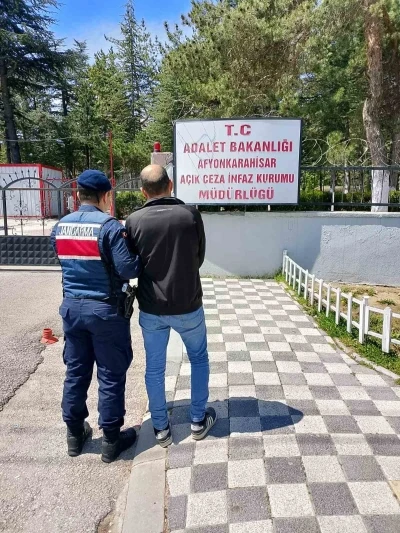 Uyuşturucu su&ccedil;undan aranan şahıs jandarma tarafından yakalandı
