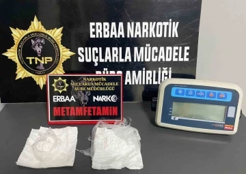 Uyuşturucu tacirinin kantar hilesi Tokat emniyetinin g&ouml;z&uuml;nden ka&ccedil;madı
