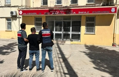 Uyuşturucu tacirleriyle m&uuml;cadele t&uuml;m hızıyla devam ediyor
