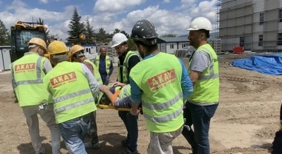 &Uuml;zerine iskele d&uuml;şen inşaat iş&ccedil;isi yaralandı
