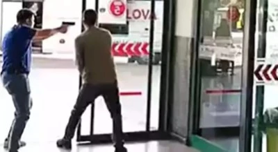 Uzman &ccedil;avuş, şehirlerarası otob&uuml;s terminalini savaş alanına &ccedil;evirdi