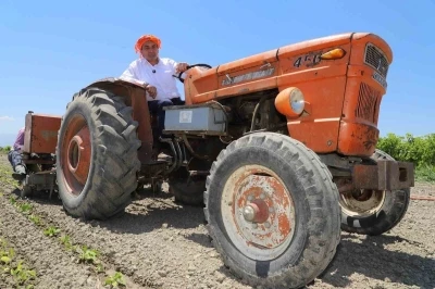&Uuml;z&uuml;m hasadında eline makineye kaptıran Saruhanlı Belediye Başkanı yaralandı