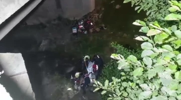 Uzung&ouml;l&rsquo;de Suudi turist motosiklet ile dereye u&ccedil;tu: 1 &ouml;l&uuml;
