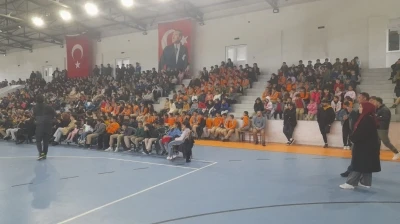Vagon Sahne Akyaka&rsquo;da &ccedil;ocuklarla buluştu
