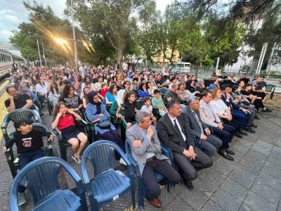 &rsquo;Vagon Sahne&rsquo; Manisa Tren Garı&rsquo;nda perdelerini a&ccedil;tı
