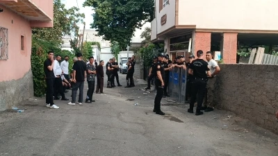 Vahşet! Annesini &ouml;ld&uuml;r&uuml;p &ccedil;&ouml;p konteynerine attı