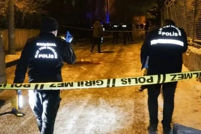 Vahşet: Doğurduğu bebeğini bı&ccedil;aklayarak &ccedil;&ouml;pe attı