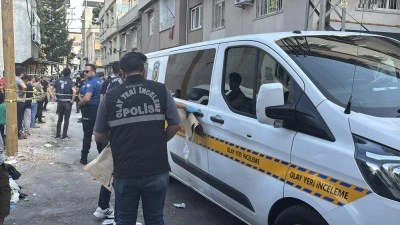 Vahşet: &Ouml;nce eşini &ouml;ld&uuml;rd&uuml;, sonra 3'&uuml; &ccedil;ocuk 4 kişiyi yaraladı