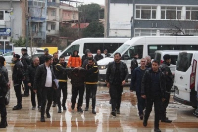 Vahşi cinayetin zanlısı yoğun g&uuml;venlik tedbiriyle adliyede! 