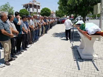 Vahşice &ouml;ld&uuml;r&uuml;len anne ile kızı toprağa verildi