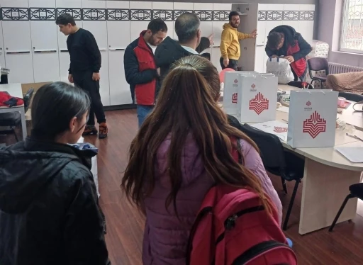 Vakıflardan 450 &ouml;ğrenciye uzanan sıcak el
