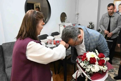 Vali Aksoy&rsquo;dan şehit annesine Anneler G&uuml;n&uuml; ziyareti
