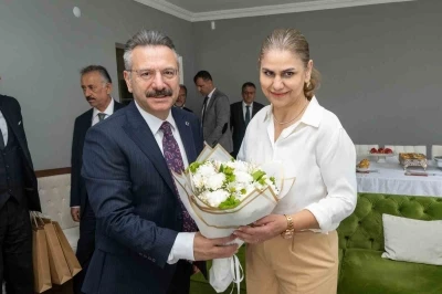 Vali Aksoy engelli birey annesi ve &ouml;ğretmeni Neşe Uyguner&rsquo;i ziyaret etti
