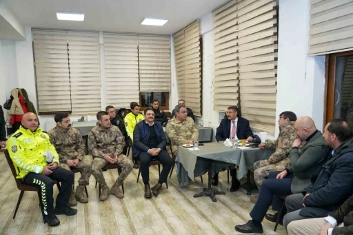 Vali Ali &Ccedil;elik: "Yeni yılda bin 320 kolluk g&ouml;revlisi g&ouml;rev başındaydı"
