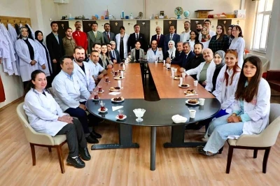 Vali Aydoğdu G&uuml;l-Celal Toraman Mesleki ve Teknik Anadolu Lisesi &ouml;ğretmenleriyle bir araya geldi
