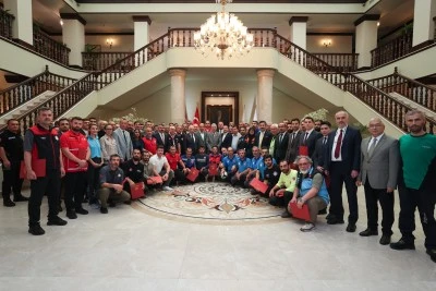 Vali Ayyıldız'dan kahramanlara teşekk&uuml;r belgesi 