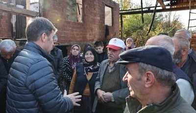 Vali Bakan a&ccedil;ıkladı: Yaşlı &ccedil;iftin yanan evleri el birliğiyle yeniden inşa edilecek