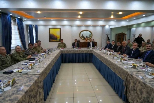 Vali &Ccedil;elik başkanlığında sınır g&uuml;venliği toplantısı ger&ccedil;ekleştirildi
