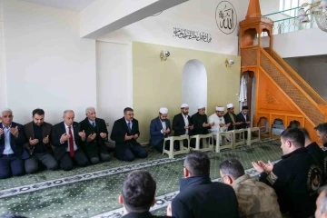 Vali &Ccedil;elik, Şehit Korkmaz&rsquo;ın mevlit programına katıldı
