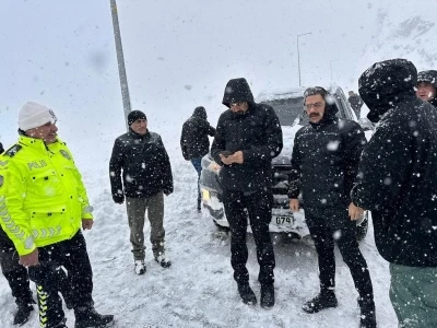 Vali &Ccedil;elik&rsquo;ten &ccedil;ığ uyarısı: "Zorunlu olmadık&ccedil;a dışarı &ccedil;ıkmayın"