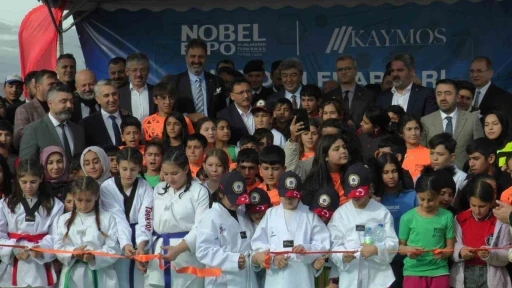 Vali &Ccedil;i&ccedil;ek: &ldquo;ERVA Spor Okulları, k&ouml;t&uuml;lere bir meydan okumadır&rdquo;
