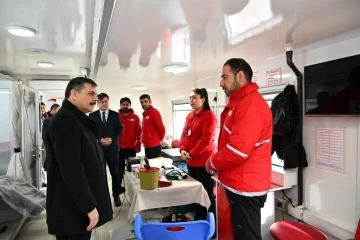 Vali &Ccedil;ift&ccedil;i&rsquo;den bağış &ccedil;ağrısı
