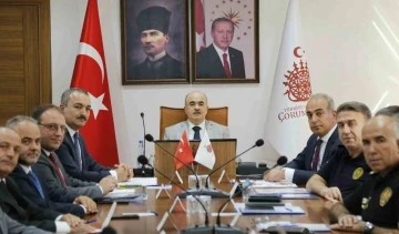 Vali Dağlı: "Bize emanet olan &ouml;ğrencilerimizin huzur ve g&uuml;venliğini sağlamak en &ouml;nemli g&ouml;revimiz"
