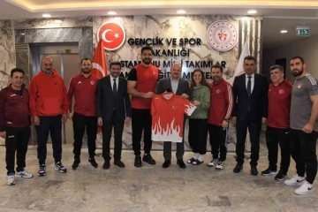 Vali Dallı&rsquo;dan olimpiyatlara hazırlanan şampiyon sporculara moral desteği
