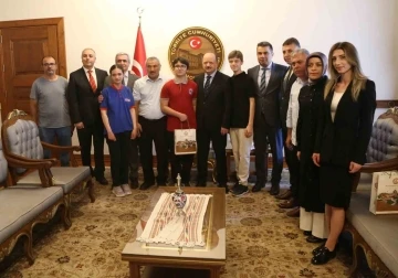 Vali Dallı, LGS&rsquo;de T&uuml;rkiye birincisi olan &ouml;ğrencileri kabul etti
