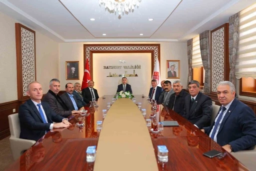 Vali Eldivan Muhtar G&uuml;n&uuml; dolayısıyla muhtarlarla bir araya geldi
