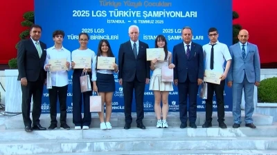 Vali G&uuml;l, LGS'den 500 tam puan alan 163 &ouml;ğrenciyle buluştu