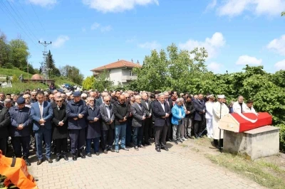 Vali Hacıbektaşoğlu, polis memuru Ertun&ccedil; G&uuml;l&rsquo;&uuml;n cenaze t&ouml;renine katıldı
