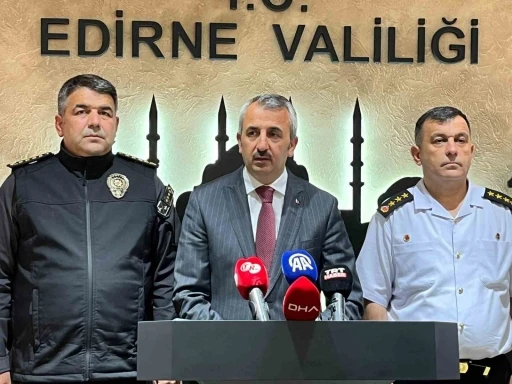 Vali Sezer: "Edirne g&ouml;&ccedil;men rotası olmaktan &ccedil;ıktı"
