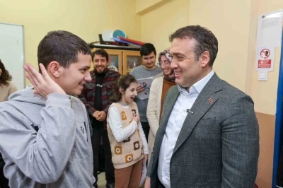 Vali S&ouml;zer&rsquo;den &ouml;zel &ouml;ğrencilere destek